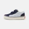 Vans Old Skool Unisex - Sneakers Laag - Peacoat 2 Vans Old Skool Unisex - Sneakers Laag - Peacoat -Vans Schoen e2cd48ef41f94138afb679c32b0dd54b