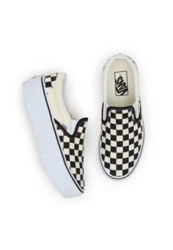 Vans Classic Stackform - Instappers - Black 13 Vans Classic Stackform - Instappers - Black -Vans Schoen e33fd4b2ff6f4bf3b20a013959b099b7