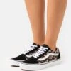 Vans Old Skool - Sneakers Laag - Black/White -Vans Schoen e4b17e83ad4748eba9d68fe56f9c68ca