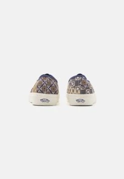 Vans Authentic Patchwork Unisex - Sneakers Laag - Geo Trek Navy 10 Vans Authentic Patchwork Unisex - Sneakers Laag - Geo Trek Navy -Vans Schoen e7f4d0c9e35e44fb882371939fdb6698