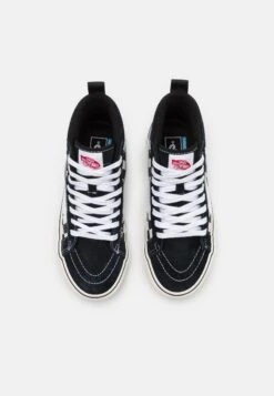 Vans Sk8 Hi Mte 1 Unisex - Sneakers Hoog - Black/White 11 Vans Sk8 Hi Mte 1 Unisex - Sneakers Hoog - Black/White -Vans Schoen e9a4adf8f1224ed788d10cb50364320d