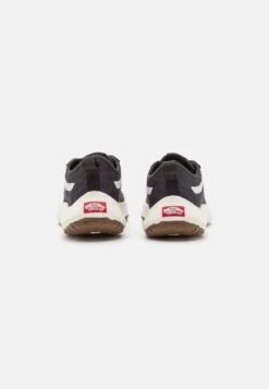 Vans Ultrarange Vr3 Unisex - Sneakers Laag - Black/Marshmallow -Vans Schoen ed3005ae2be94bdca339210d6ebb3d5e