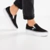 Vans Ua Classic Slip-On Platform - Instappers - Black 2 Vans Ua Classic Slip-On Platform - Instappers - Black -Vans Schoen ee541ab2e9624027a17a27c880755bbf
