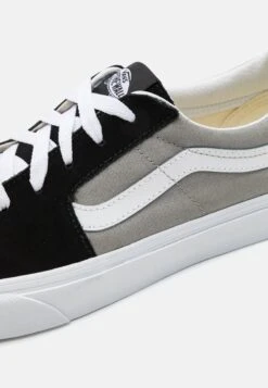 Vans Sk8-Low Unisex - Skateschoenen - Black/Drizzle 13 Vans Sk8-Low Unisex - Skateschoenen - Black/Drizzle -Vans Schoen eef87ab196054dcb891429efe3813580