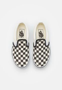 Vans Classic Slip-On Unisex - Instappers - Black/White -Vans Schoen f0f76ef2f792462195a29bfd61727f4b