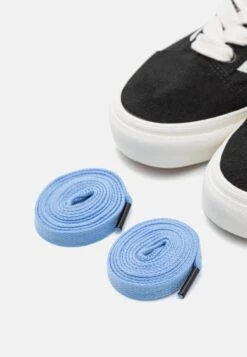 Vans Old Skool Unisex - Sneakers Laag - Black/Light Blue -Vans Schoen f5af7123fd8241b687a2815f4b20fc13