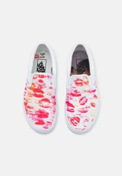 Vans Classic Slip-On Unisex - Instappers - Red/White 15 Vans Classic Slip-On Unisex - Instappers - Red/White -Vans Schoen fd3b5c5e5ea04e36bc93ad278628f6f6