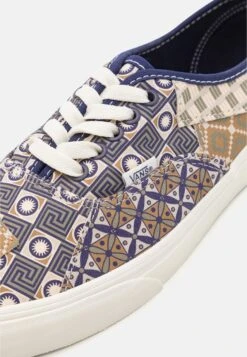 Vans Authentic Patchwork Unisex - Sneakers Laag - Geo Trek Navy 13 Vans Authentic Patchwork Unisex - Sneakers Laag - Geo Trek Navy -Vans Schoen fe9c1ac200d14ac8b8da15b12690cecc